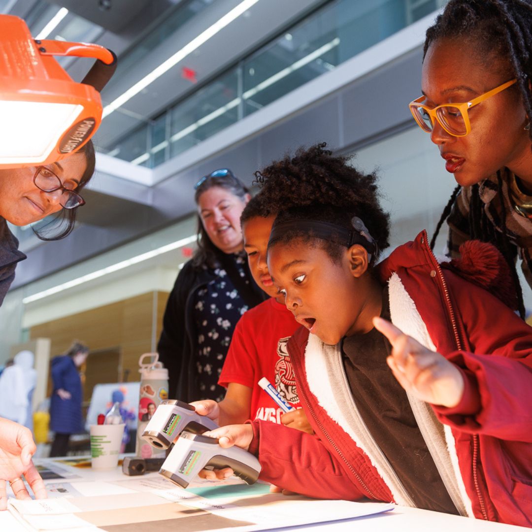 UWEnergy's tweet image. Celebrate spring at UW Family Gardening Day on May 2nd! 

Enjoy hands-on activities, garden tours, and energy science at the Wisconsin Energy Institute, plus free plants while supplies last! 

Learn more about this event: energy.wisc.edu/news/young-eng… 

#UWMadison #STEM #CleanEnergy