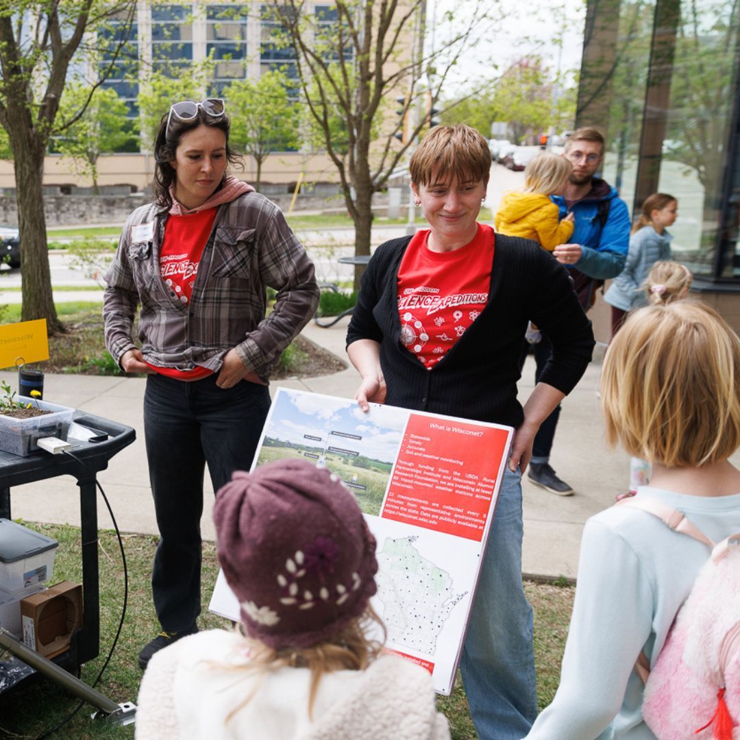 UWEnergy's tweet image. Celebrate spring at UW Family Gardening Day on May 2nd! 

Enjoy hands-on activities, garden tours, and energy science at the Wisconsin Energy Institute, plus free plants while supplies last! 

Learn more about this event: energy.wisc.edu/news/young-eng… 

#UWMadison #STEM #CleanEnergy