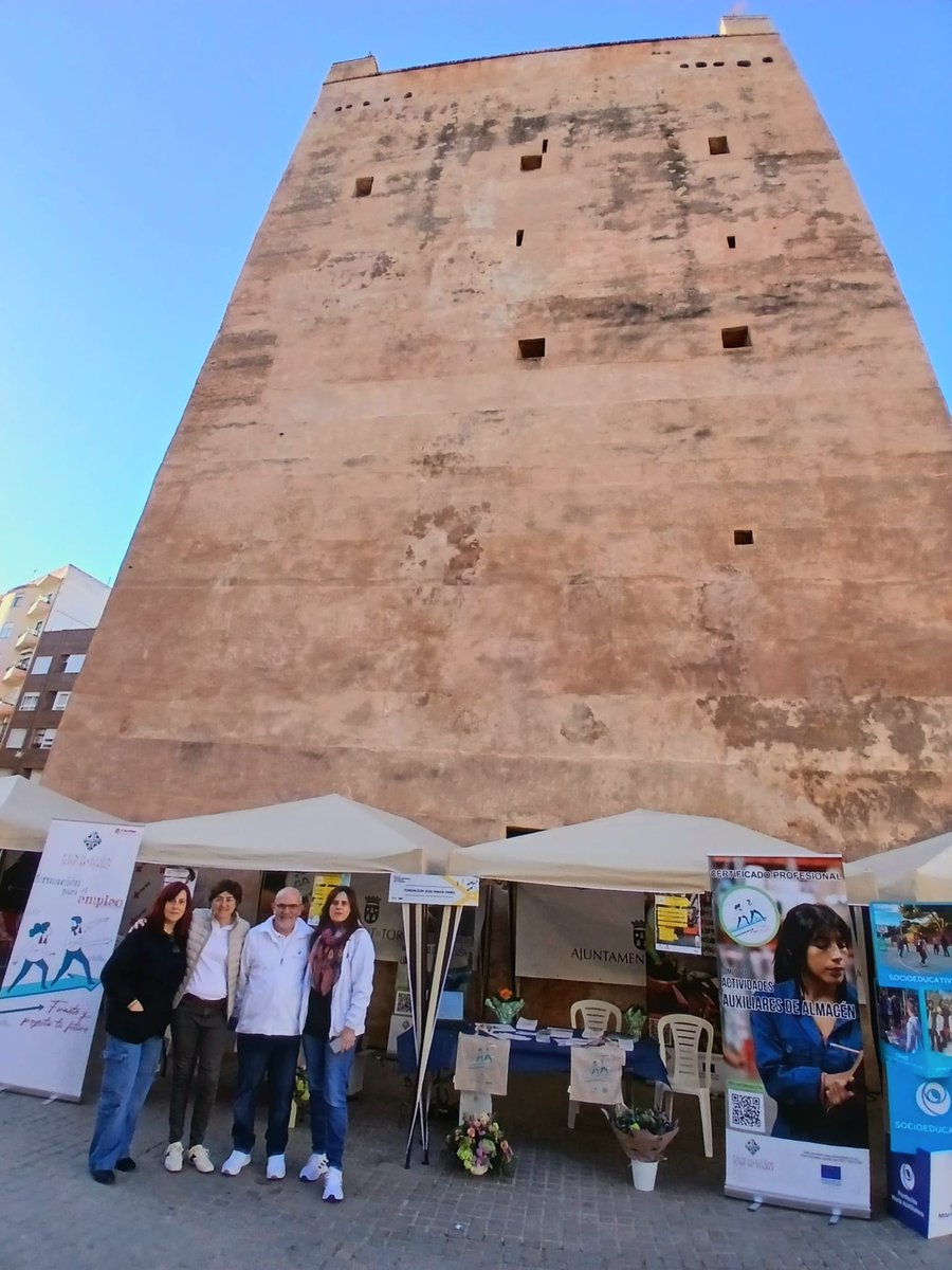 Susi077's tweet photo. Y ya van 3..!! Los años que la Fundación José Mª Haro de @ValenciaCaritas participa en la Feria de Formación profesional para la ocupación de Torrent junto a 36 Centros educativos y 18 familias profesionales. Espacio de formación y compartir.
#formateyproyectatufuturo https://t.co/39X1xe7akG