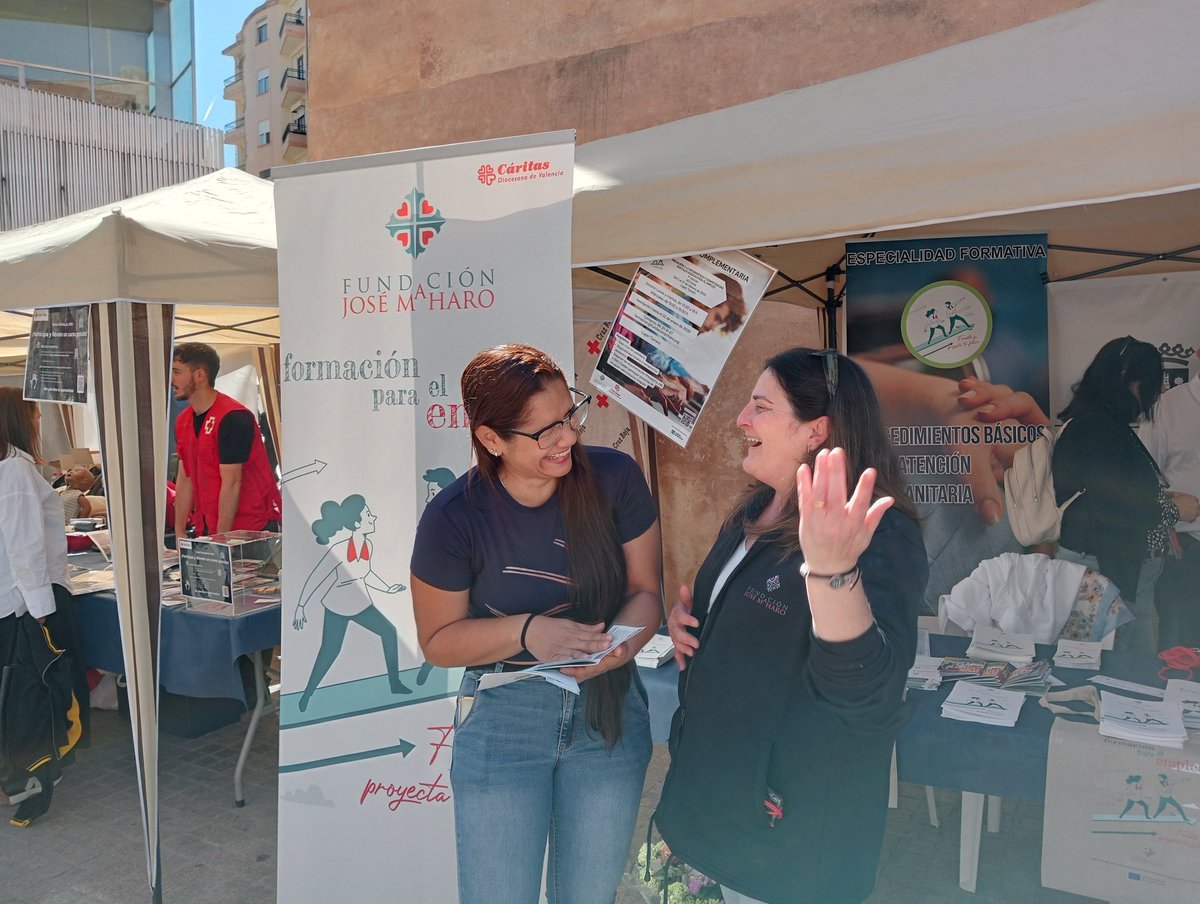 Susi077's tweet photo. Y ya van 3..!! Los años que la Fundación José Mª Haro de @ValenciaCaritas participa en la Feria de Formación profesional para la ocupación de Torrent junto a 36 Centros educativos y 18 familias profesionales. Espacio de formación y compartir.
#formateyproyectatufuturo https://t.co/39X1xe7akG