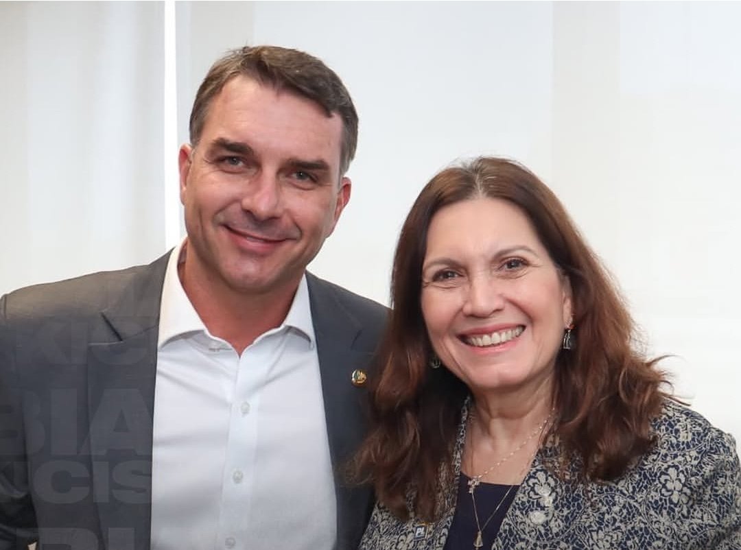 Sim, trabalhador! 
A redução d sua jornada de trabalho exaustiva foi adiada por causa da inútil imprestável  <a href="/Biakicis/">Bia Kicis</a> q nunca produziu NADA ao país. 🤮🧐