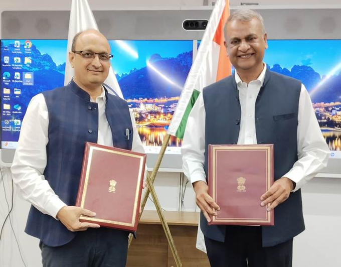 airnews_mumbai's tweet image. वित्तीय गुप्तचर विभाग (#FIU) आणि निवृत्तीवेतन निधी नियामक आणि विकास प्राधिकरण (#PFRDA) यांनी माहितीची देवाणघेवाण आणि समन्वय वाढवण्यासाठी एका सर्वसमावेशक सामंजस्य करारावर स्वाक्षरी केली आहे.