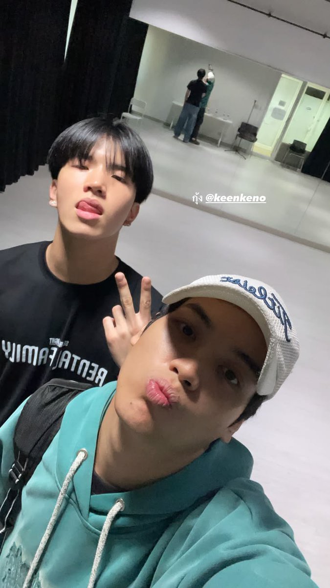 HOURLY CLO'VER tweet media