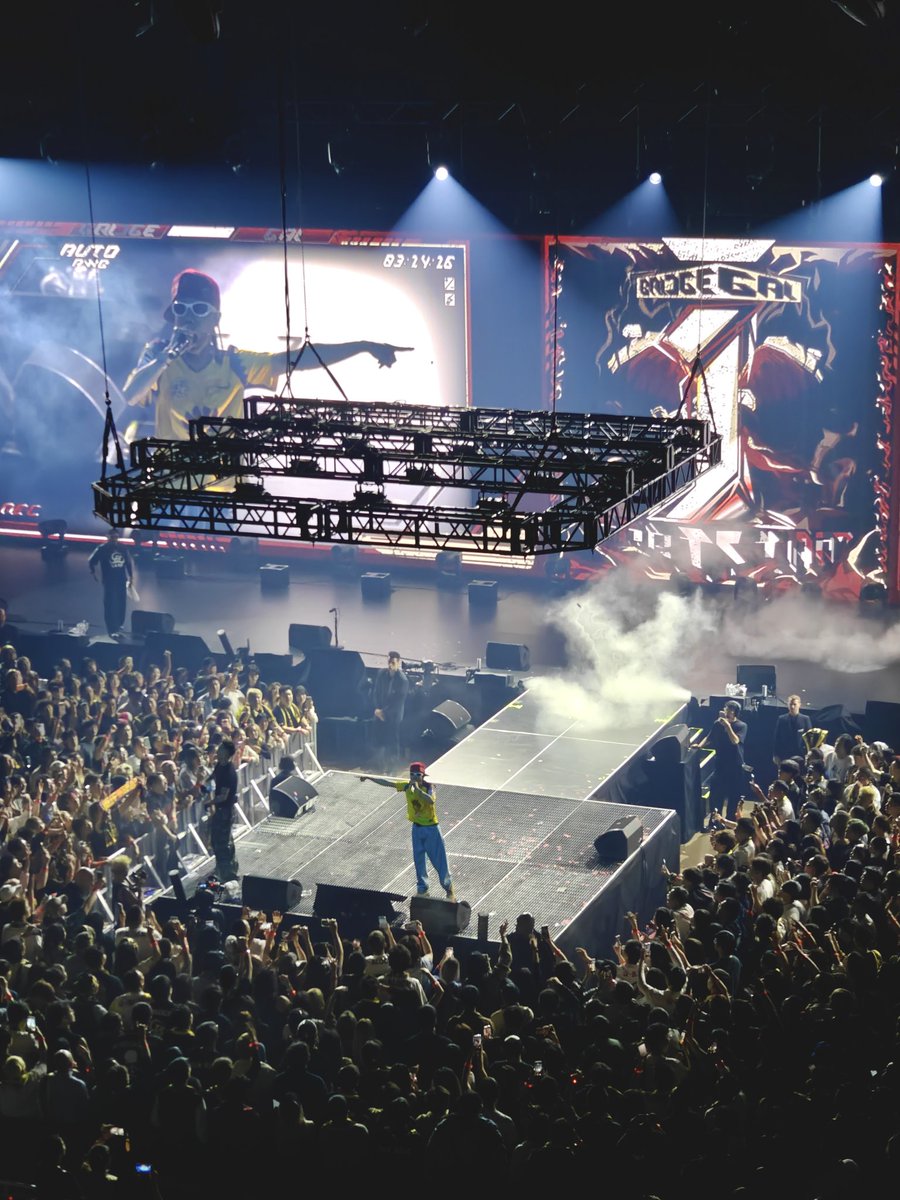 OnePlus_USA's tweet image. Where the night never ends 🪩
#ShotonOnePlus #LasVegas