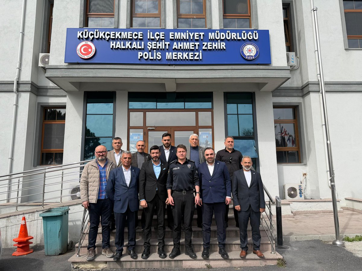 IyipartikCekme's tweet photo. İlçe Başkanımız Rasim Yıldırım, İl Başkan Yardımcımız Serkan Horuz, İl Yöneticimiz Eriş Cesur ve yönetim kurulu üyelerimizle birlikte Halkalı Karakol Amiri Fatih Duran’ı ziyaret ettik. 
Nazik ev sahipliği için kendilerine teşekkür ediyor, görevlerinde başarılar diliyoruz. https://t.co/Y0WZOvAI1z