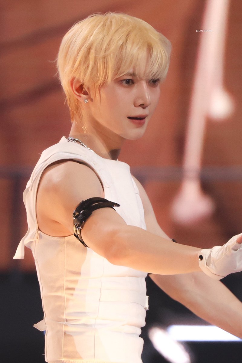 MON ROOM tweet media