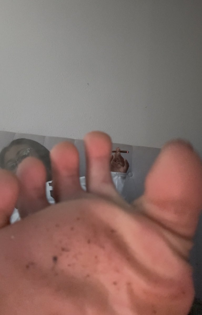 brattyasskarti's tweet photo. goodmorning losers, come and be my personal ashtray……  🤭

solesubs
nailsubs
hairsubs 
dirtysolesubs https://t.co/NpWOtxEGtg