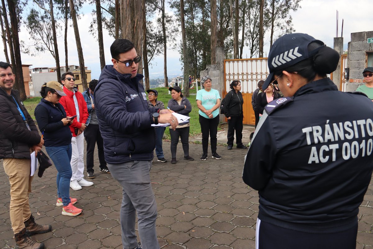 En el barrio Álamos de Conocoto realizamos una inspección en territorio junto a equipos municipales, identificando requerimientos en alcantarillado, seguridad e iluminación.

La jornada se desarrolla mediante recorridos técnicos y levantamiento de información para definir