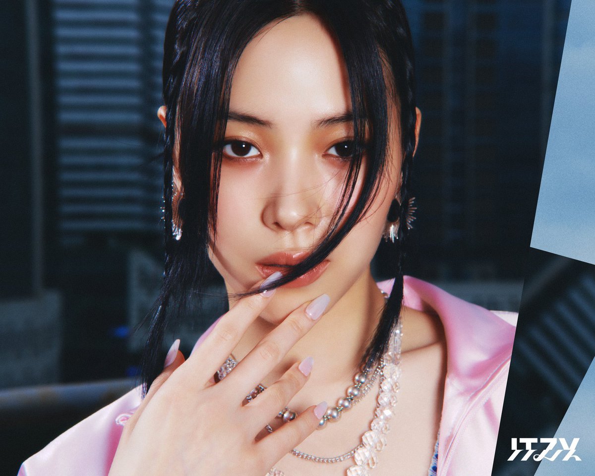 ITZY リュジン、誕生日おめでとう🎊🎂🎉 01年4月17日生まれ。中学生の