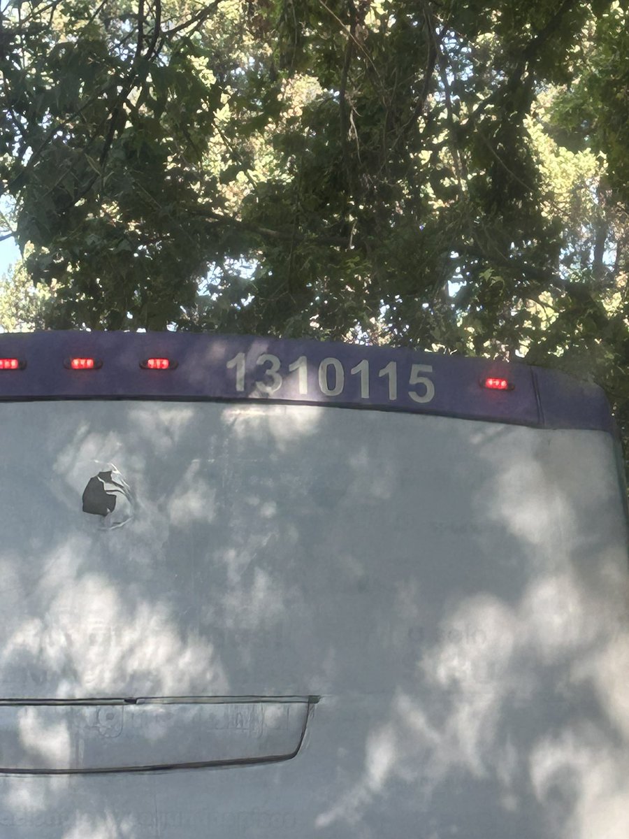 hammacastillon's tweet photo. Por qué a nosotros nos exigen la verificación de nuestro vehículo y el transporte público está terrible con la
Contaminación que ocasionan. Este es uno de los autobuses que recorren Av. Horacio. @ClaraBrugadaM @LaSEMOVI @locatel_mx @SEDEMA_CDMX https://t.co/NSN2XeR5kA