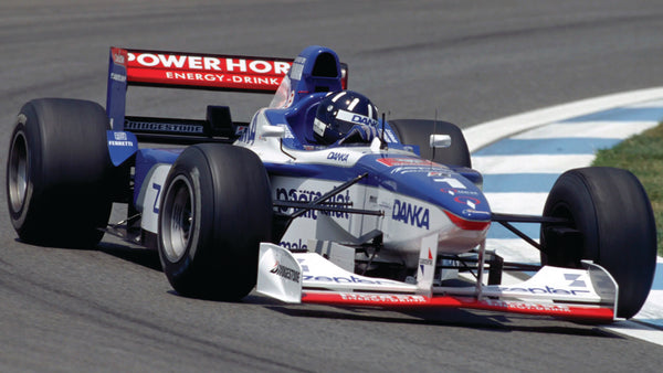 ʟ ʏ 🏁🏎 tweet media