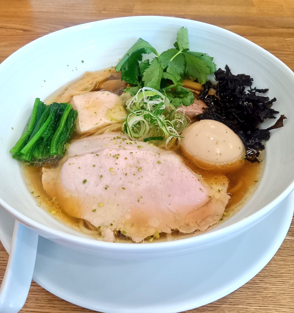 YuMi_822's tweet photo. 今日のランチ✨
定期的に食べたくなるきなりの山椒ラーメン。
今日もおいしかった✨
美味しいもの食べるとイヤなことあってもリフレッシュできるー https://t.co/F01l3NAjCe