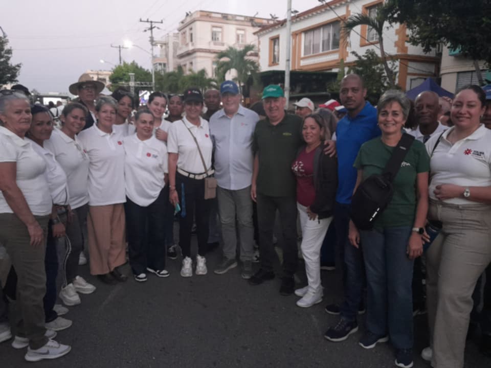 GrupoViajesCuba's tweet photo. Presentes en la conmemoración de esta fecha histórica, reafirmando nuestro compromiso con los valores que han marcado la identidad de nuestro país.
 #Fidel100 #MemoriaHistórica #OrgulloInstitucional https://t.co/Kha6mBfbb4