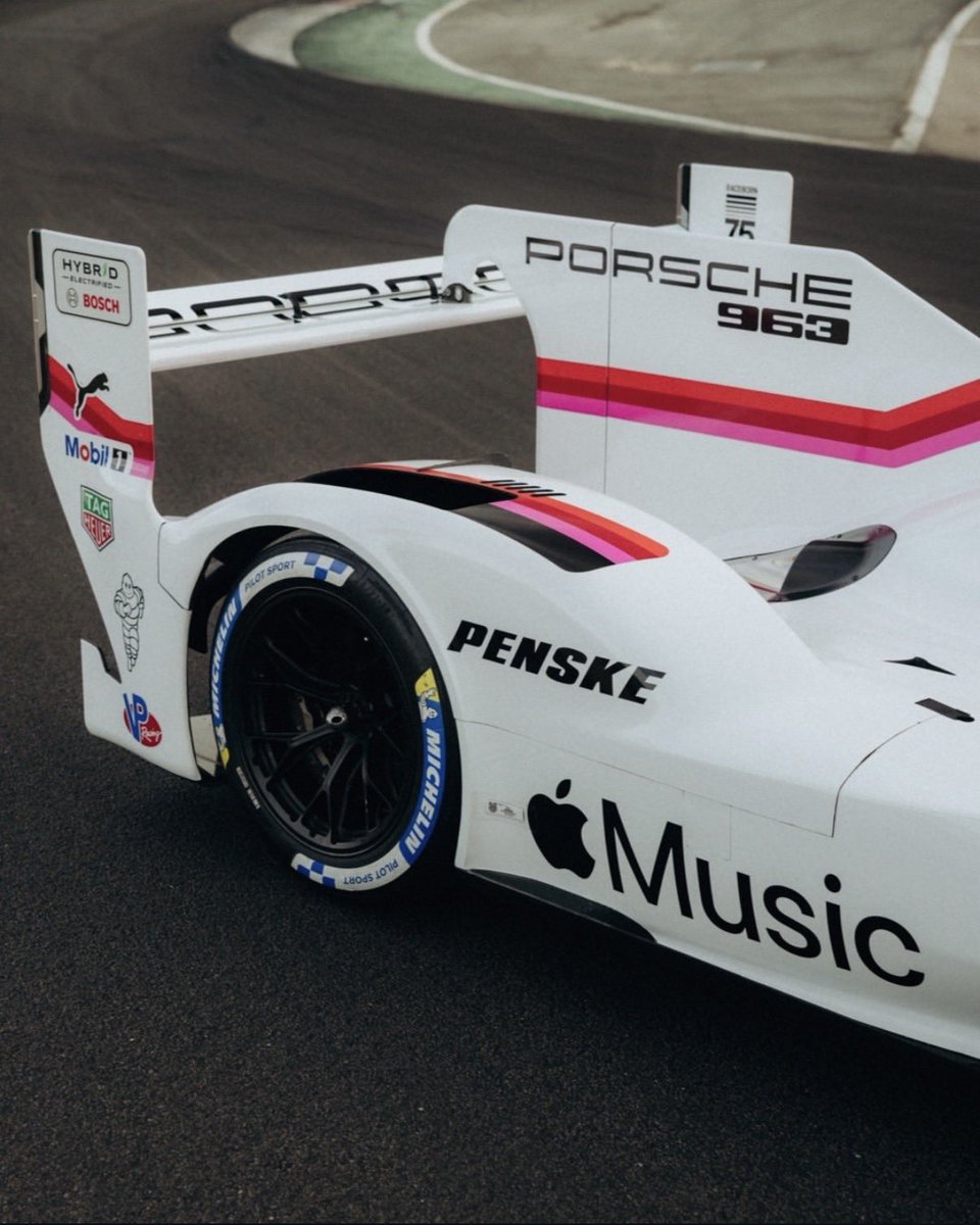 Laurens Vanthoor tweet media