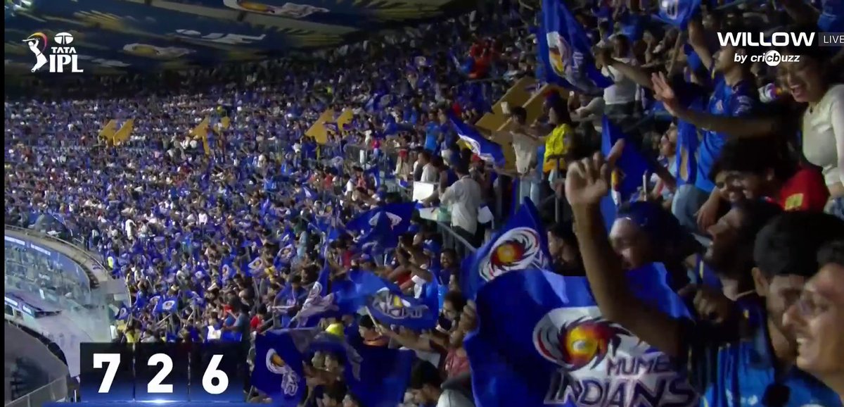 45Fan_Prathmesh's tweet photo. Rohit Sharma is not even playing today yet the entire Wankhede is chanting “Mumbai Cha Raja Rohit Sharma.”

WTF is this stardom 😭😭 https://t.co/jOuaTOpHN6