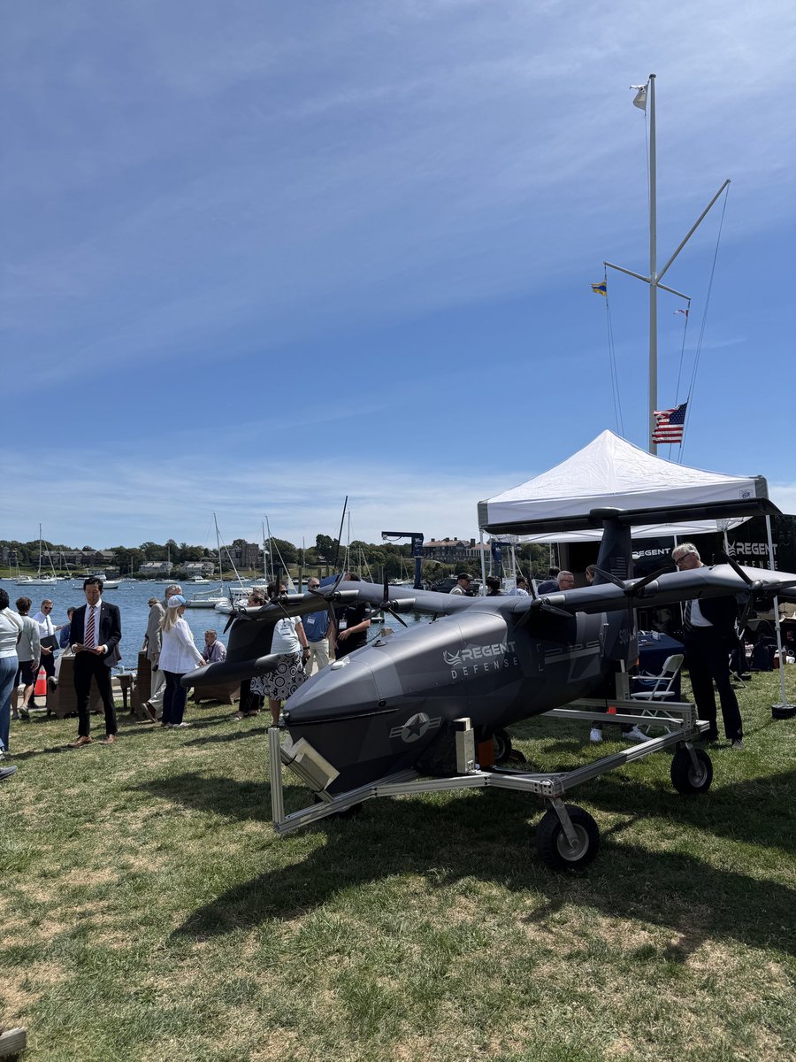 em6lie's tweet photo. @billythalheimer @ThaaatColin For real, loved seeing your guys’ seaglider at BlueTIDE in Newport last August!! Was definitely the star of the show https://t.co/yHNiZFXNPJ
