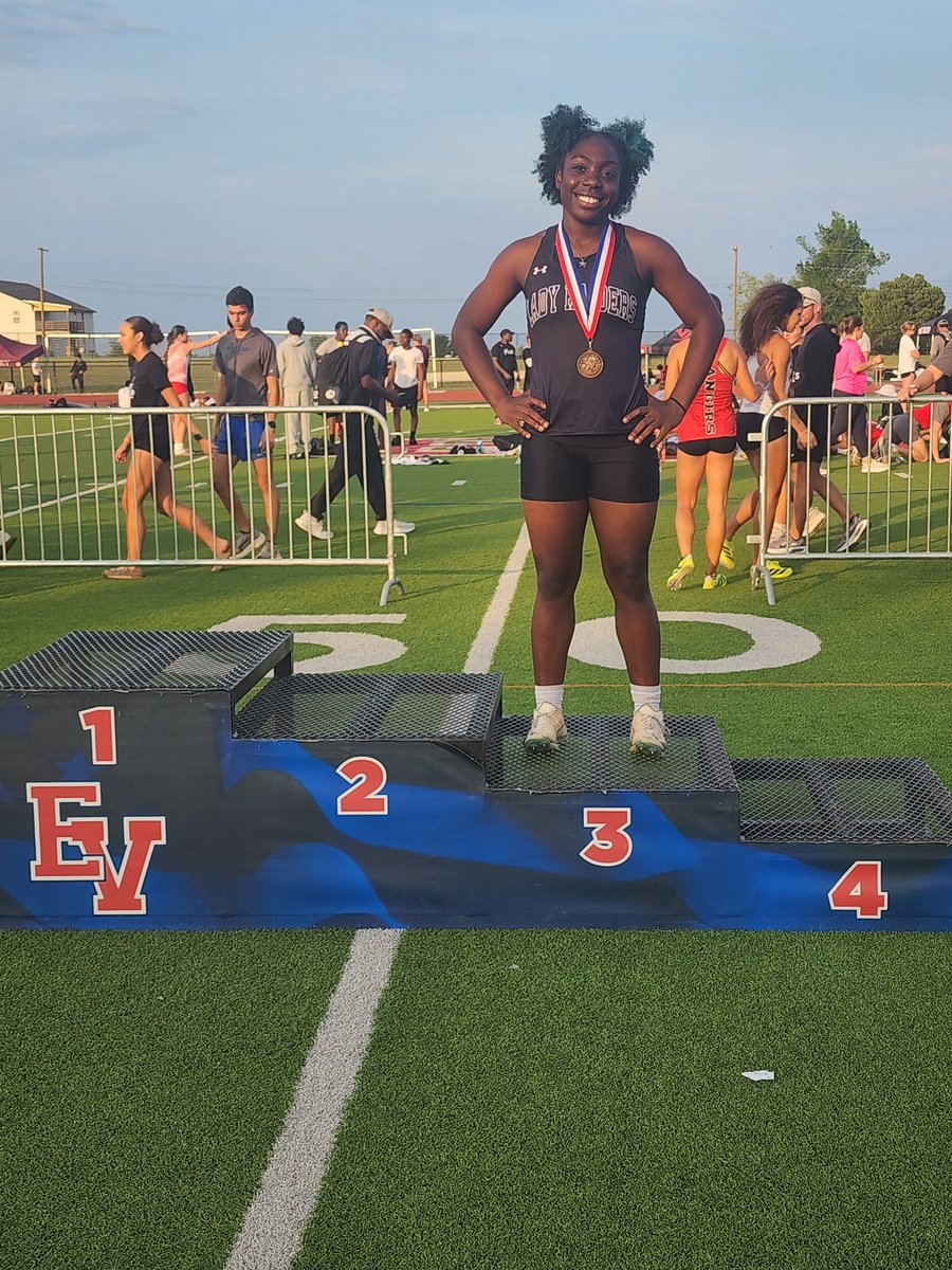 CRTrackandField's tweet photo. 25-6A AREA UIL BRONZE MEDALIST in 300m Hurdles- Zharreau Stevenson!!!

#RegionalBound
#uiltrackandfield
#6atrackandfield
@CedarRidgeHigh 
@var_austin https://t.co/TWHmSbzCOc