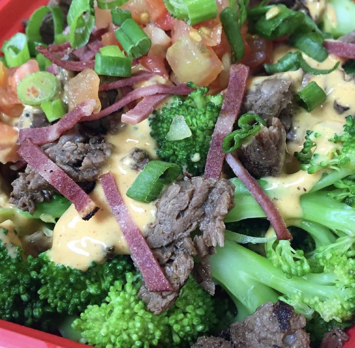 For a consistently excellent dining experience, consider opting for the Steak Arizona bowl paired with broccoli, which offers an abundance of protein, vegetables, and flavor. We highly recommend trying it today by contacting us at 713-627-0915 #steakarizonabowl #fitnessrow #mmg