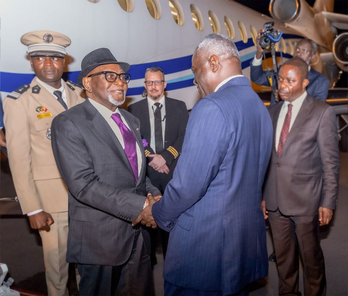 houn_togo_hen's tweet photo. Le Président de la République #togolaise, S.E.M. Sanvi de Tove, effectue une mission diplomatique au Congo-#Brazzaville pour la prestation de serment de S.E.M. Denis Sassou #Nguesso, réélu Président .
La diplomatie Togolaise est imprévisible ,😁😁😁.
#Twittos https://t.co/GnYgPHnvoj
