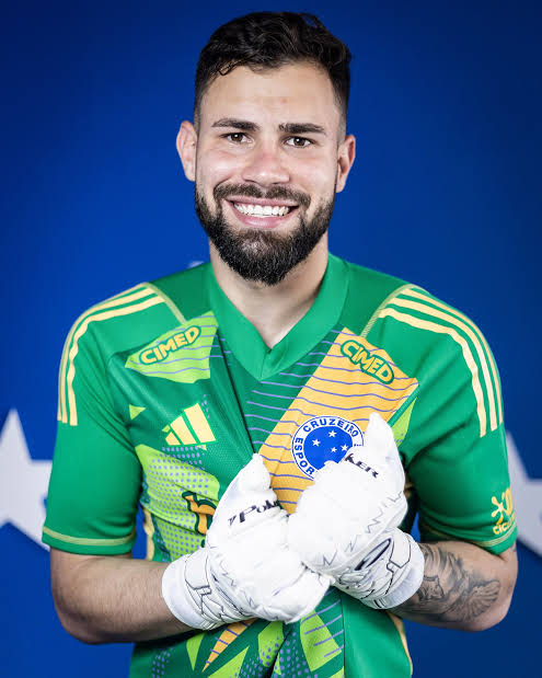 🚨 PROPOSTA POR GOLEIRO

Insatisfeito com desempenho de Matheus Cunha na temporada, Cruzeiro envia proposta pelo goleiro John, do Nottingham Forrest.

A proposta inclui a transferência em definitivo do goleiro Matheus Cunha + 3 milhões de euros. O clube inglês bloqueou o Cruzeiro
