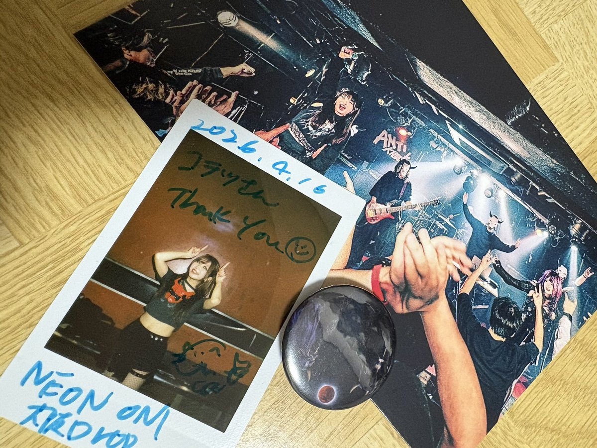 tamakichi425's tweet photo. PIEN presents
前半3組は好きなバンド、アイドル揃い
余計な事は何も考えずいい汗をかいた
#コバラヘル
#Ovalcore
#ENVYPARANOID
友にお勧めされた初見のNEON ONI
テクニカルで曲もハマるいいライブでした
初回チェキはリズムギターのMiacatさん
#NEONONI https://t.co/pfz3i7Dbny