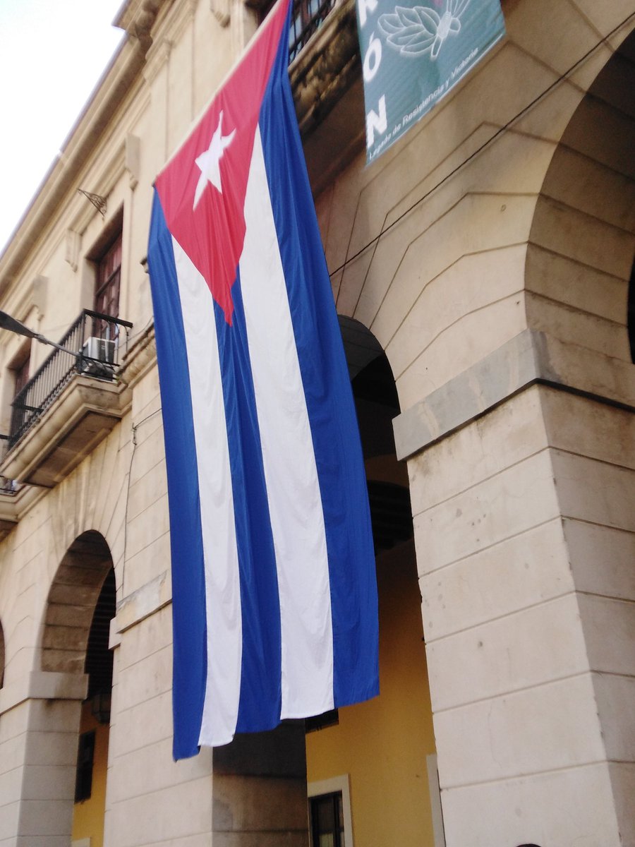 "...no deben flotar dos banderas
donde basta con una: ¡la mía!"

Literal... nuestra esencia.

#CubaEstáFirme #Cuba🇨🇺 #GirónEsHoy