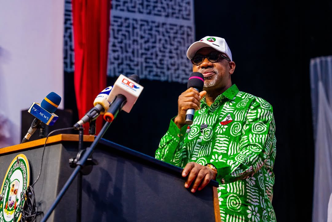 Abiodun Approves Weekly Day Off, ₦10,000 Transport Allowance for Ogun Workers

Ogun State Governor, Prince <a href="/DapoAbiodunCON/">Prince Dr. Dapo Abiodun, CON</a>, has approved a set of palliative measures for public servants in the state, including a weekly day off duty and a ₦10,000 transport allowance, to cushion