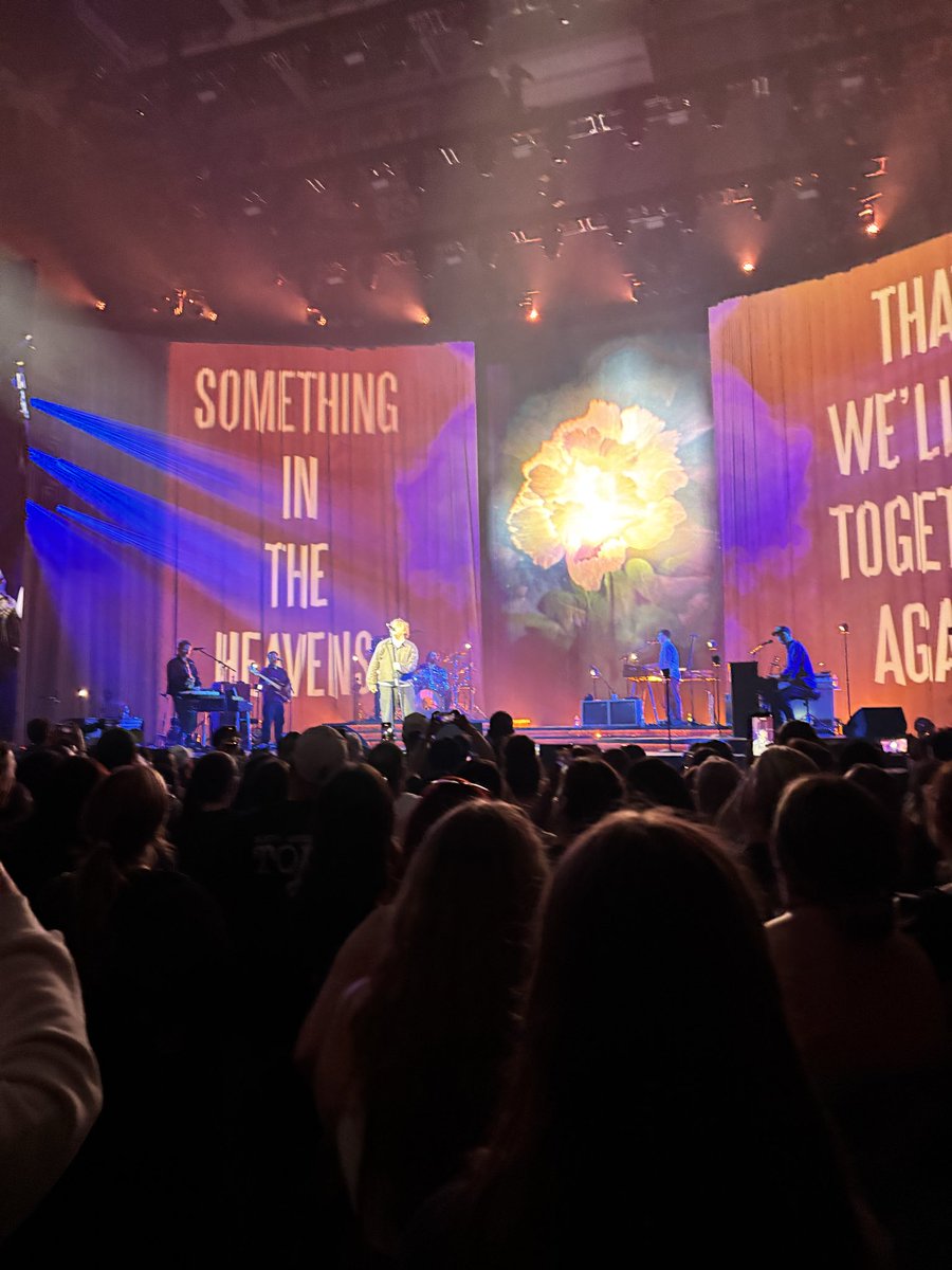 swimpike's tweet photo. We love you @LewisCapaldi !! Come back to Philly anytime. 
You ain’t cool unless you pee your pants! https://t.co/kaRmpMCiWv