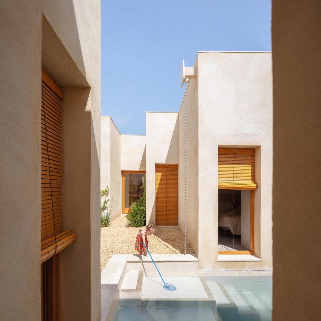 afasiaarq's tweet image. #CRUX . Nada  ift.tt/3SpZakw | posted by afasia | daily entries on contemporary art and architecture #afasiaarchzine #afasiaarq | 

CASA JAR . Jarafuel CRUX arquitectos . Estudio Nada . photos: © Milena Villalba “Did you forget the windows?” a ne…