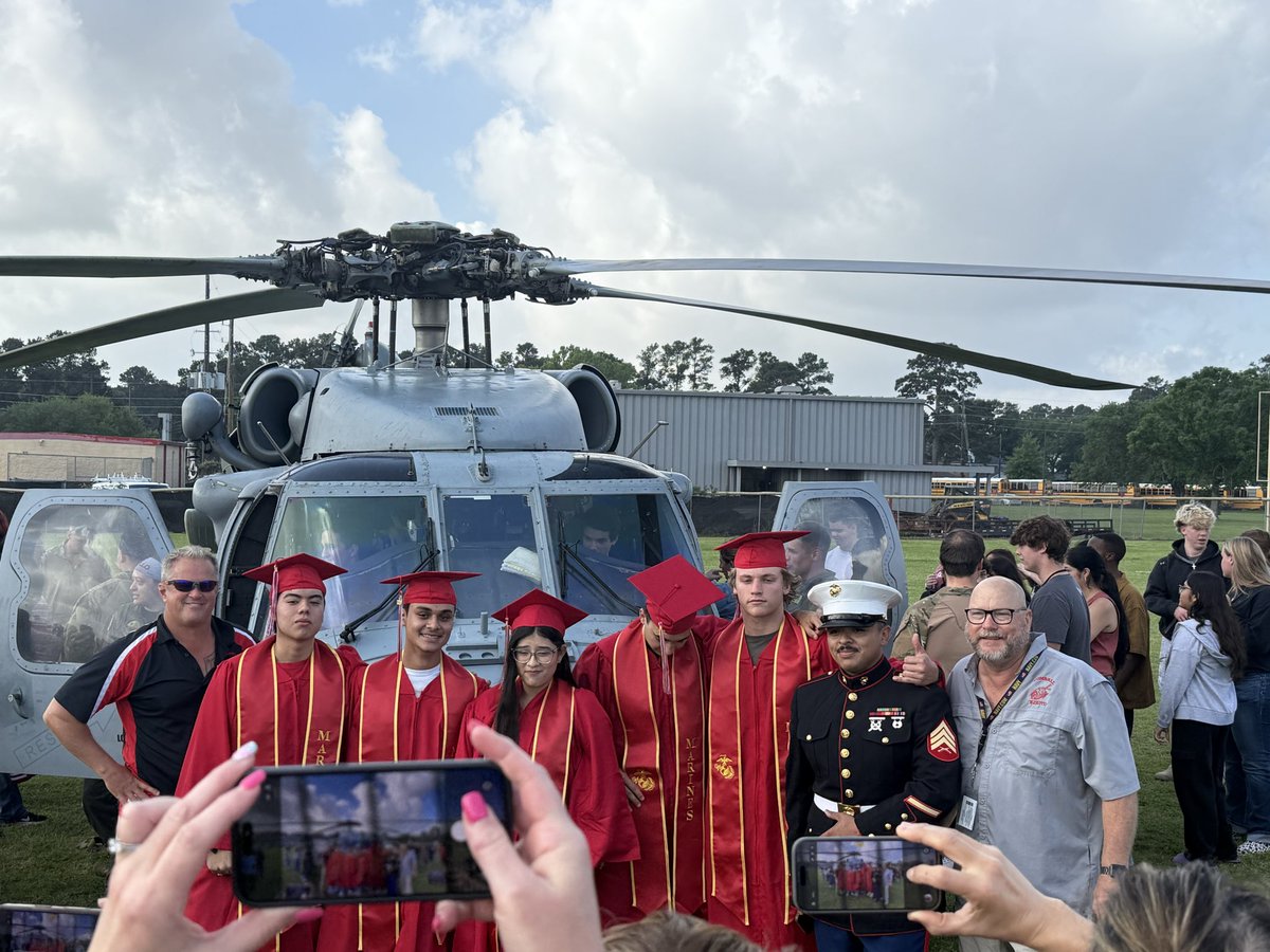 Michael_A_Webb's tweet photo. Helicopter touchdown + rappel demo at Tomball High today! Thank you NJROTC @TISDTHS for bringing Fleet Week to @TomballISD.  🇺🇸🚁 https://t.co/TAF7eb0Iz8