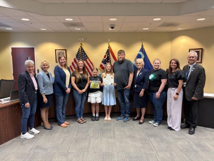batavia_elem's tweet photo. Emma Barber accepted her award yesterday for winning the Clermont County Water and Soil contest. Congrats Emma! https://t.co/bUgZ2qBBJC