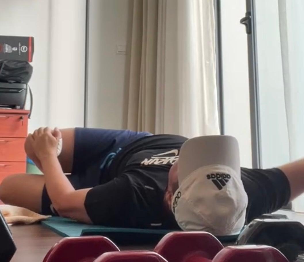 TeaOpha's tweet photo. Stretching bisa di lakukan sendiri buat yg ngerti, tapi lebih afdol jika dilakukan oleh therapist yg berpengalaman, Krn sekalian di lakukan pi74t4n, klu nga percaya yuk cobain jemari_opha di jamin relax https://t.co/b6xkf2Q989