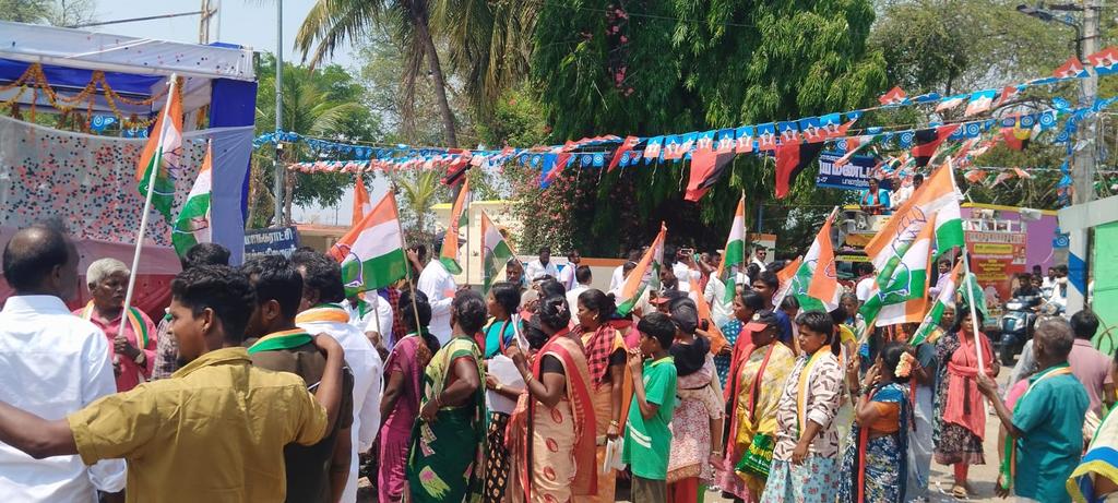 onemevinod's tweet photo. The flag is high and the Josh is higher! 🇮🇳☀️
Vellore is witnessing a #Congress wave as we march shoulder-to-shoulder with the #DMK. We aren’t just contesting; we are fighting to ensure a thumping victory for the rising sun!
#Vellore #TNPolitics #CongressWithDMK #Elections2026
@kharge, @RahulGandhi, @priyankagandhi, @kcvenugopalmp, @INCIndia, @girishgoaINC @p_selvaperunthagai, @INCTamilNadu, @mkstalin, @Udhaystalin, @arivalayam, @PChidambaram_IN, @jothims, @KartiPC, @BMSandeepAICC @ManickamTagore ,@BMSandeepAICC @nivedithalva @UttamINC @AdvYashomatiINC @AKY_INCMP