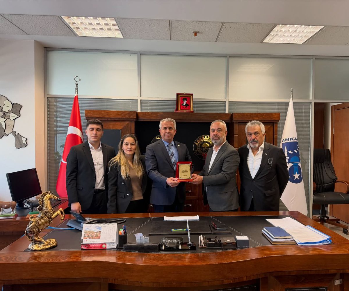 Kecoder0619's tweet photo. Keçiören Çorumlular Federasyonu olarak,
Ankara Büyükşehir Belediyesi Kırsal Hizmetler Daire Başkanı Sn. H. Şemsi Uysal’ı ziyaret ettik.

Nazik kabulleri ve göstermiş oldukları ilgi ve alakaları için kendilerine teşekkür ederiz.

@drokayerozgun https://t.co/shWG7hopbz