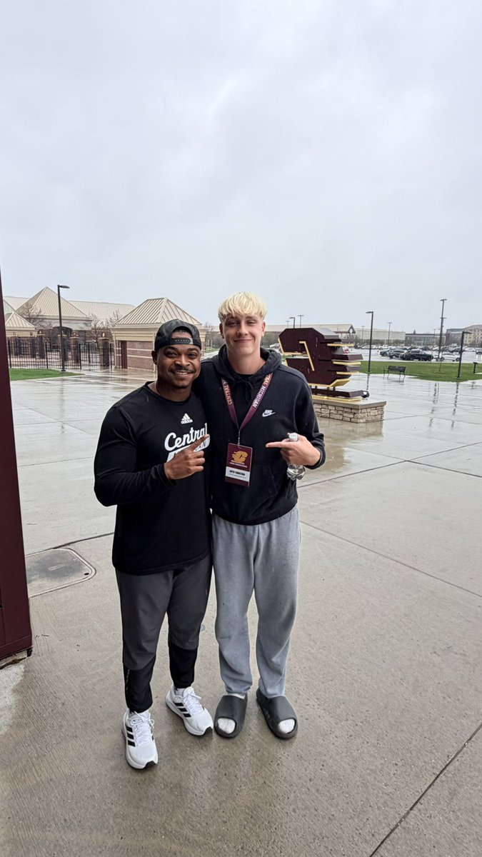 brycevanostran's tweet photo. Had a great time at @CMU_Football today, thank you @CoachDukes_ for having me up and showing me how Central Michigan football works!

@JWann03 @CoachSewellLJ4L @CoachShanley https://t.co/Uwo5EDBVNv