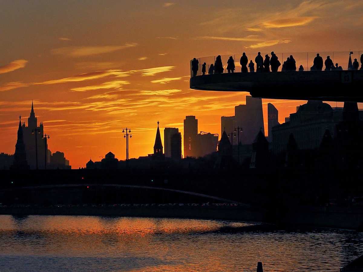 PEKHTography's tweet image. Prometheus stole the fire. 
These people just took the subway. 🔥 
Two skylines — one medieval, one glass — 
biting into the same burning sky like teeth from different centuries. 🌇
#Sunset #Cityscape #GoldenHour #OnFire