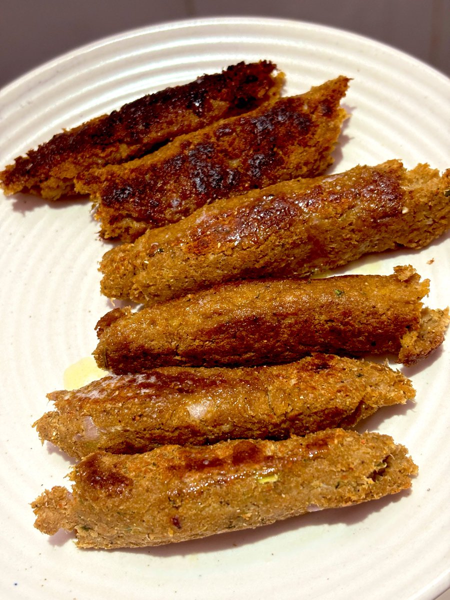 bagdwalpoonum's tweet image. Kaisey nahi hoga protein pura 🤣
Soya kabab 😋
#Foodie