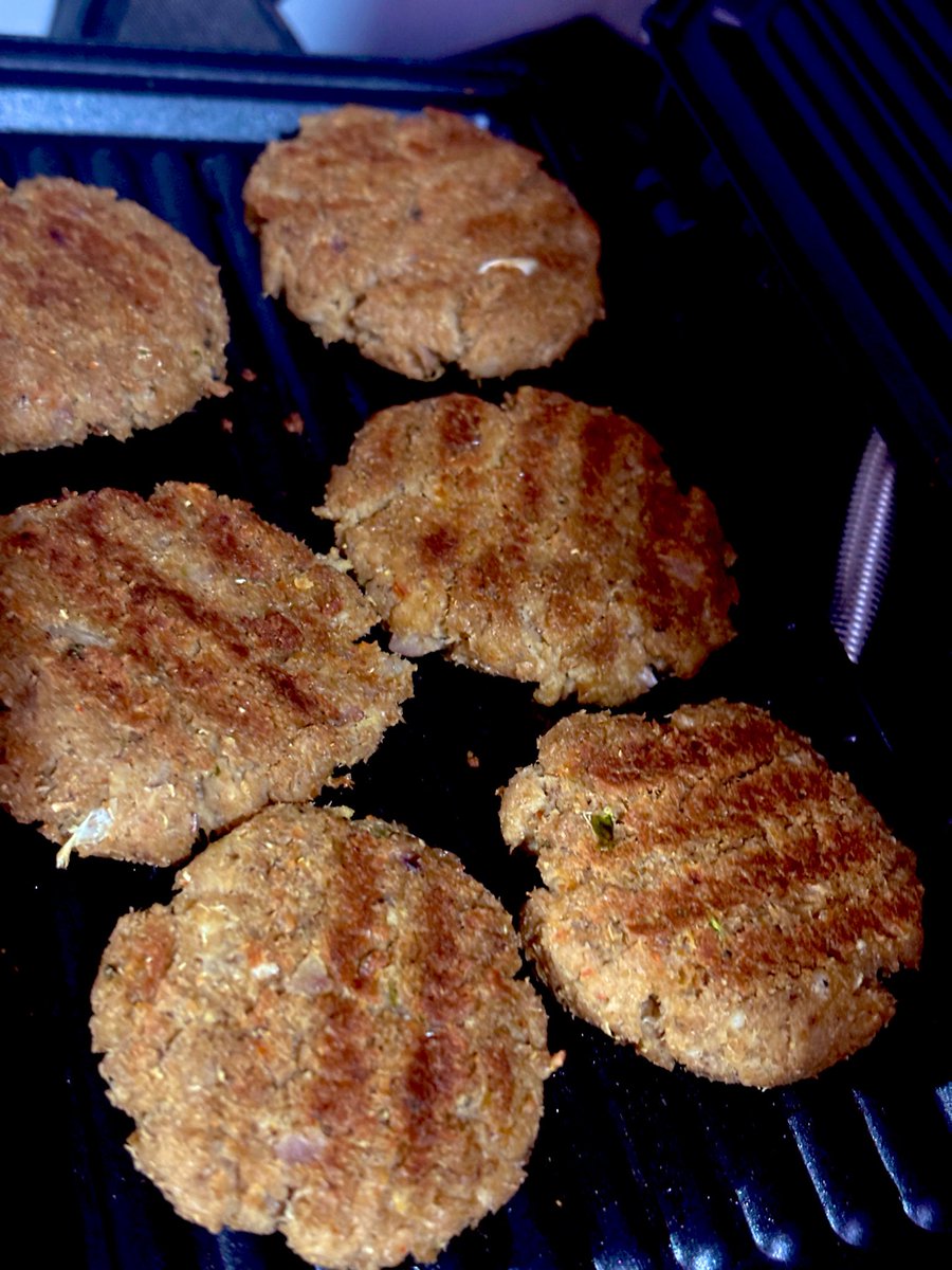 bagdwalpoonum's tweet image. Kaisey nahi hoga protein pura 🤣
Soya kabab 😋
#Foodie