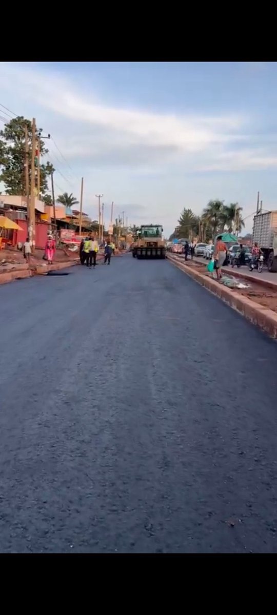 hafithkazibwe's tweet photo. Works in progress on Old Port Bell Road, Kitintale 🚧
The upgrade means smoother rides, better drainage, and safer trips for commuters and businesses.
Building connectivity, one road at a time.
#GoldenPosts
#InfrastructureUG #KampalaRising https://t.co/AVy9DSORAj