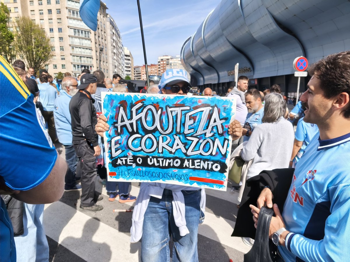 MCeleste1923's tweet photo. 🤩 Fermosa pancarta na contorna de Balaidos: "Afouteza e corazón. Até o último alento #Orgullososdosnosos" https://t.co/ozt6kRRtoI