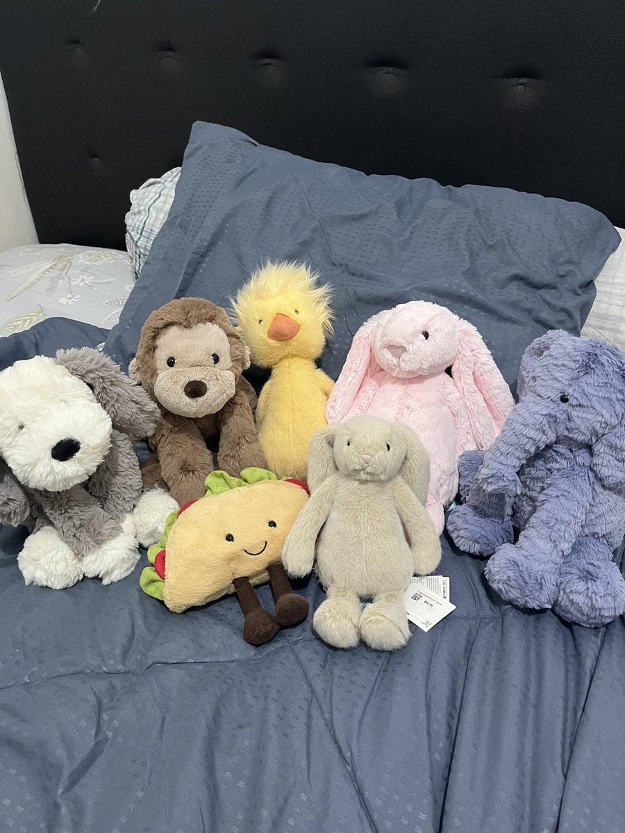 bbritspearrs's tweet photo. #wts jellycat bunny medium and huge, dragon, keychain

🧸all ready
🧺original
🏷️ NWT from store inc dustbag, exc dragon no tag

📫split/fullpay by shopee only
💌for more https://t.co/fXv6PRygkS