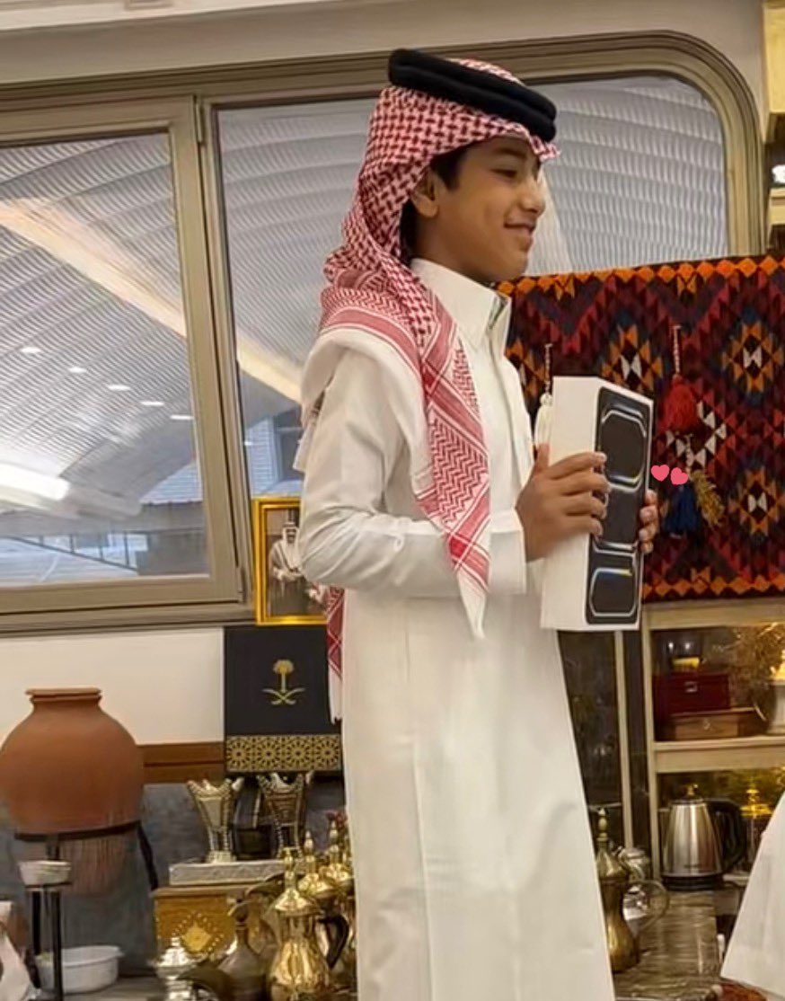 𝜗𝜚 tweet media