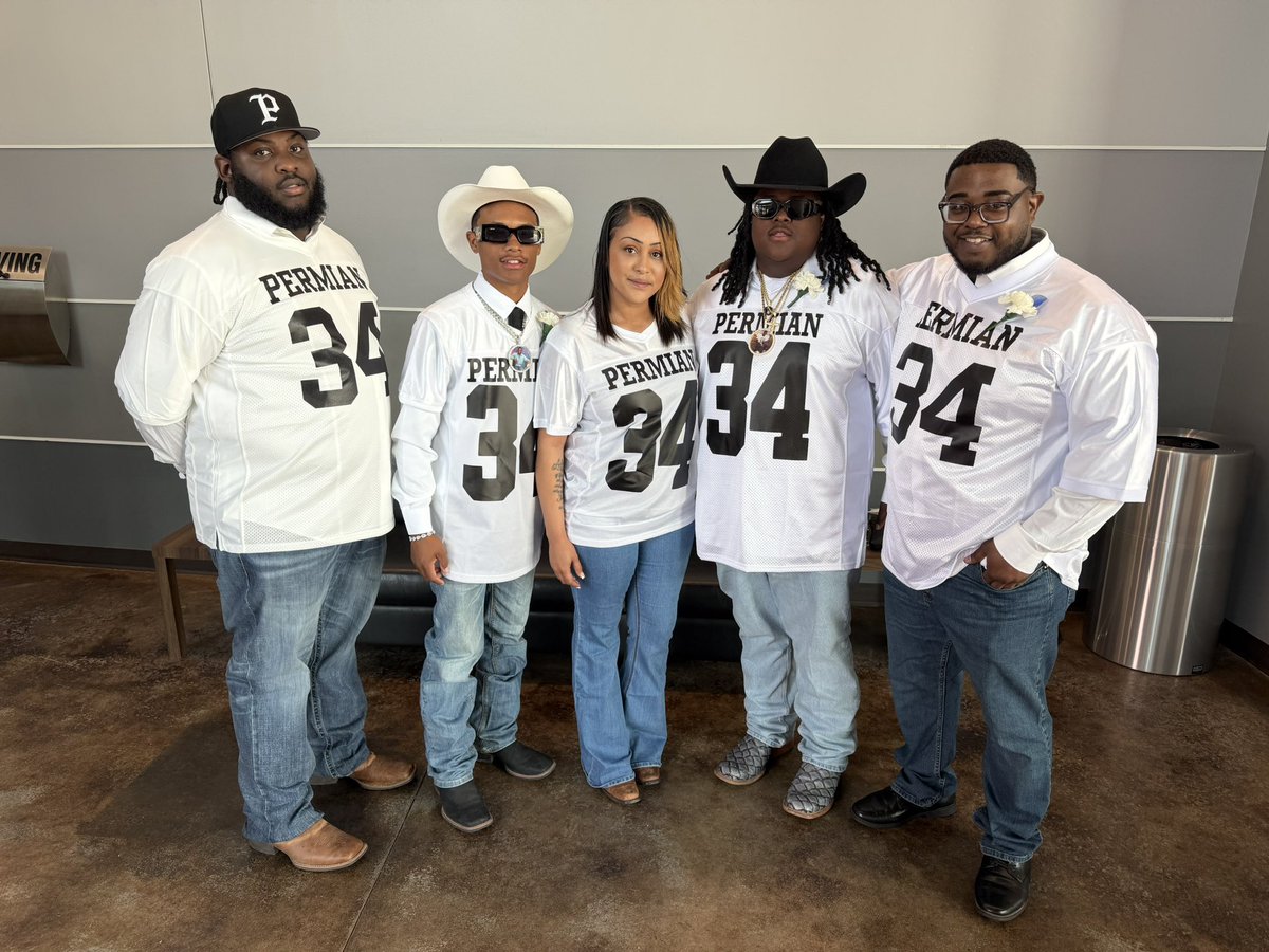 JB00giee's tweet photo. To my sister and brothers thank you for always having my back and keep me straight, the reason why I’m so strong today is because of y’all. I love you all and I’ll forever ride with y’all like dad taught us. https://t.co/zsVDdjnzTK