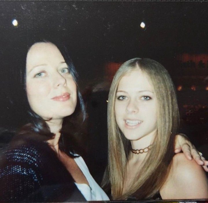 avril things tweet media