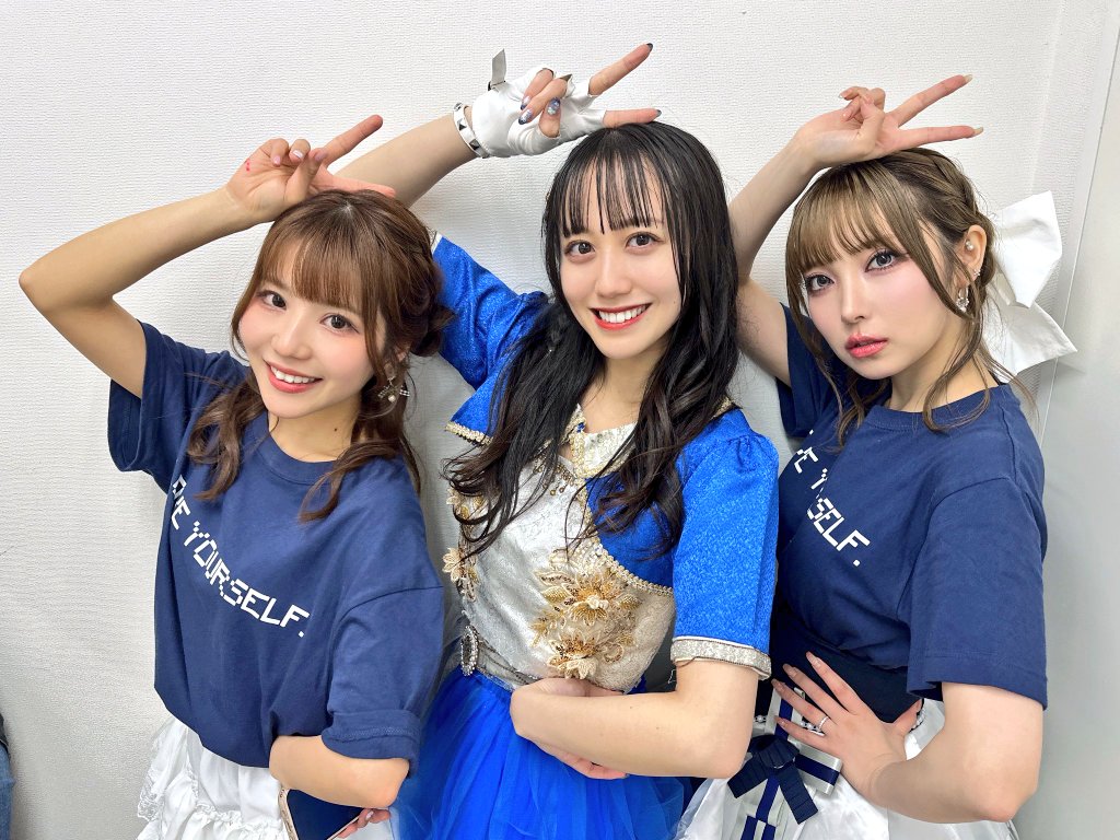 poteto_aa123's tweet photo. 卒業ライブでも3人のライブを観れて幸せでした💚💙🧡わがまま言ってもチェキ撮ってくれてありがとう♡運営様ご対応ありがとうございました🙇初の生誕でコラボしてから毎年。私立恵比寿中学さんのフレ!フレ!サイリウムみれて好きになってたし親友3人に囲まれてる姿みれて幸✨
#つきうみちゃんといっしょ https://t.co/RxjzQsjnvJ
