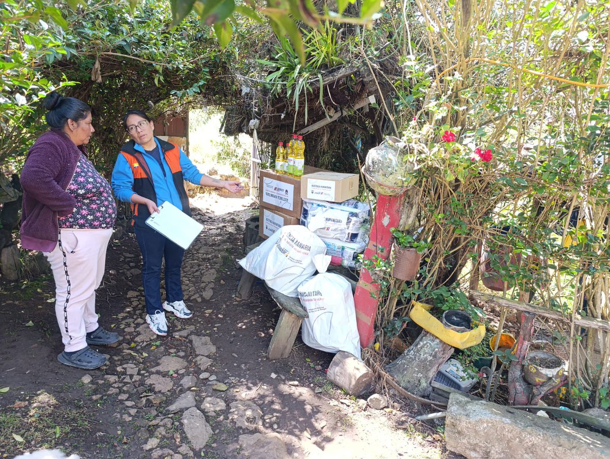 Riesgos_Ec's tweet photo. 📍 #Azuay

Tras los incendios estructurales registrados en los cantones #Pucará y #Sigsig que afectaron a 3 familias

El Gobierno Nacional, liderado por el presidente Daniel Noboa, está junto a la gente

A través de la Secretaría Nacional de Gestión de Riesgos, atendemos a las familias damnificadas por los incendios estructurales.

La asistencia fue entregada en:

🟪 Sigsig, sector Shusho
🟪 Pucará, sector Manzanos

Seguimos en territorio, acompañando a nuestra gente y protegiendo vidas. 🇪🇨💜

@Presidencia_Ec
@CaroLozanoHaro 
@goberazuay 

#ElNuevoEcuador