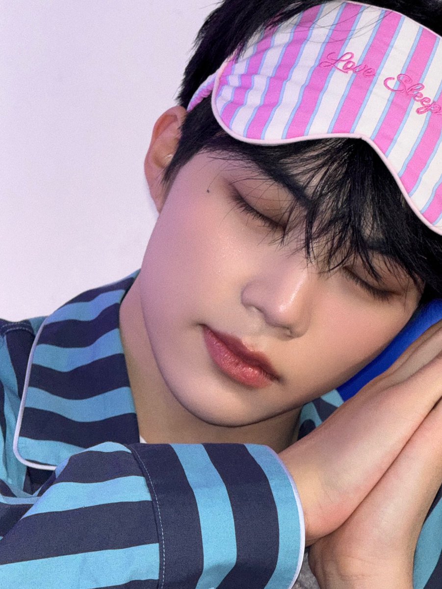 ︎⠀
︎⠀
︎⠀ʚɞ.⠀enough internet for todaay, it's time for tis giant baby and his lovely gunini to go to bed . . 💭 nighty night and see you next daaaay ! ! (∩˃o˂∩) . . 𖹭

︎⠀