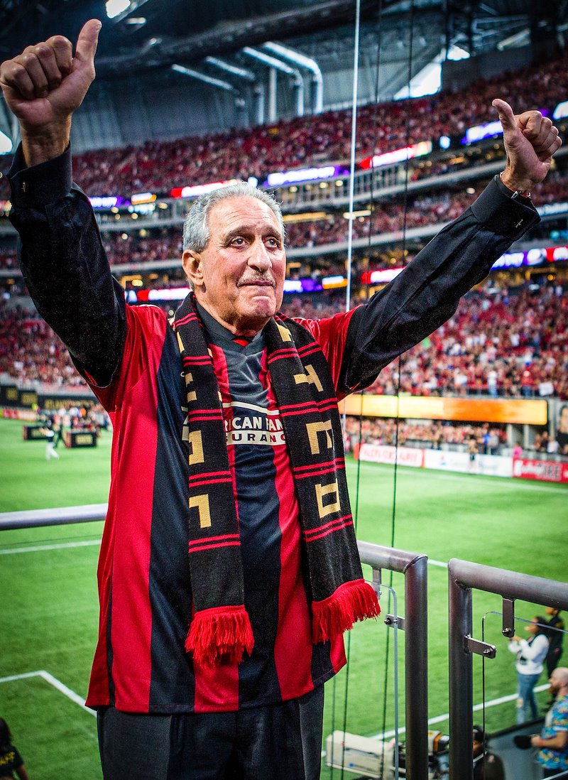 VIPsofATLSoccer's tweet image. 📜 #OnThisDate | 2014
Arthur Blank, ATLUTD Owner, joined The Five Stripes