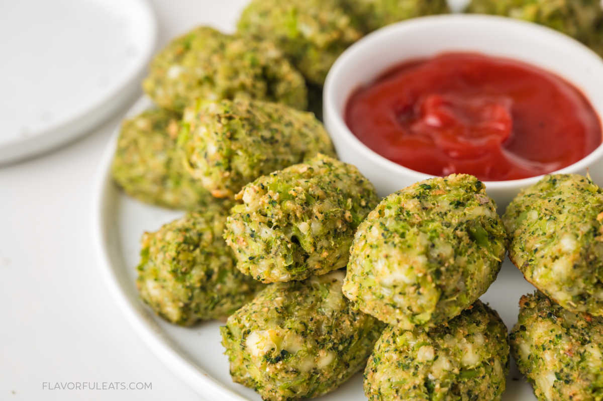 flavorfuleats's tweet image. Baked Mozzarella Broccoli Tots flavorfuleats.com/baked-mozzarel… 
#broccoli #vegetarian #vegetables #homemade #homecooking #delish #foodies #tasty #delish #eatyourveggies #dinner #dinnerideas #mozzarella