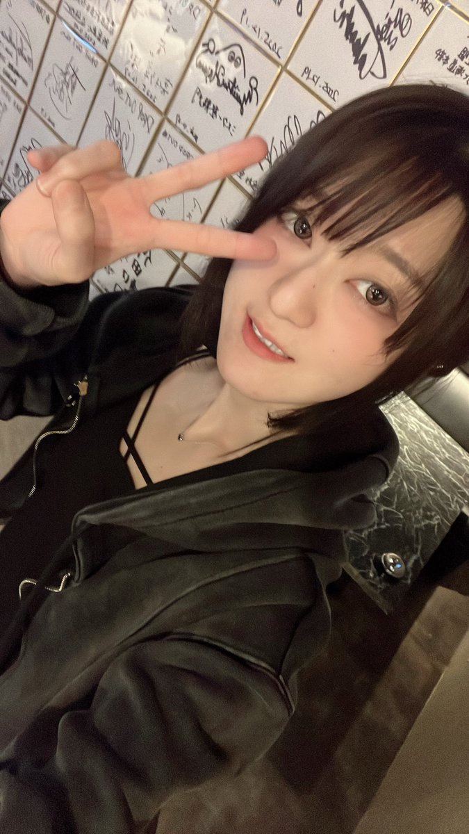 最後はDROP OUT稀木深文pゲスト🥃
稀木さんとは昨年12月の五反田以来4ヶ月振り二回目でした😌
稀木さんがお人形さんのようで美人さんでした✨
稀木さん自ら次回のDROP OUTのゲストの告知をされたのでそこは行けたらなと思います🙇
お話しとお写真ありがとうございました😊
あゆさん木下さんも感謝です